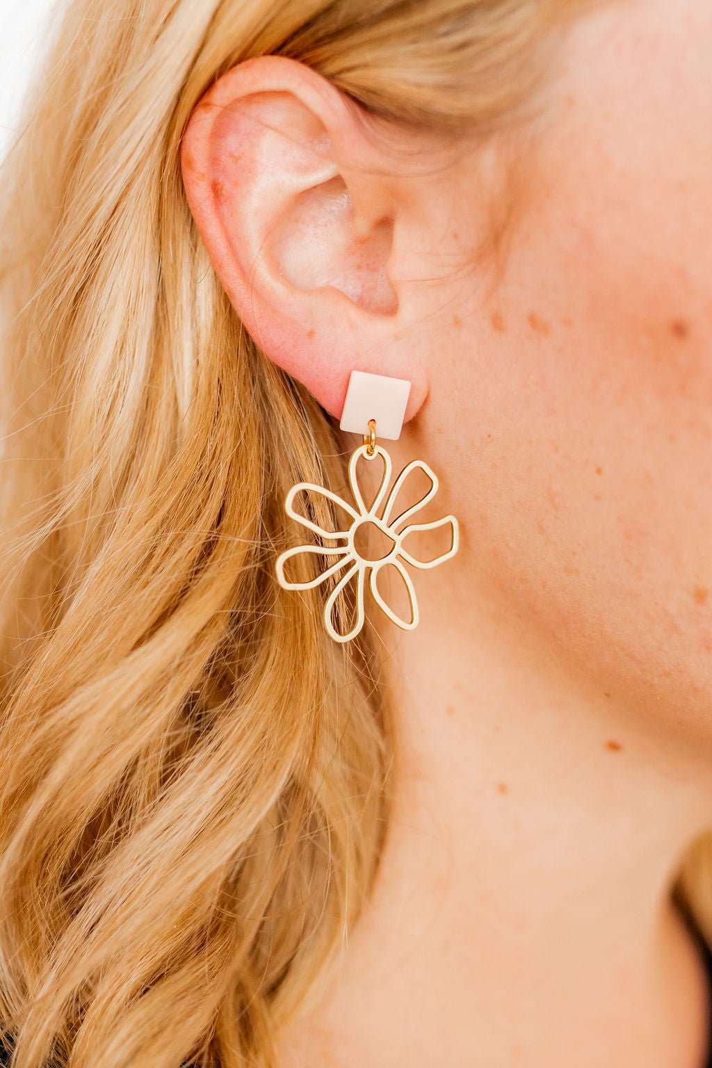 Daisy Statement Earrings - Cream